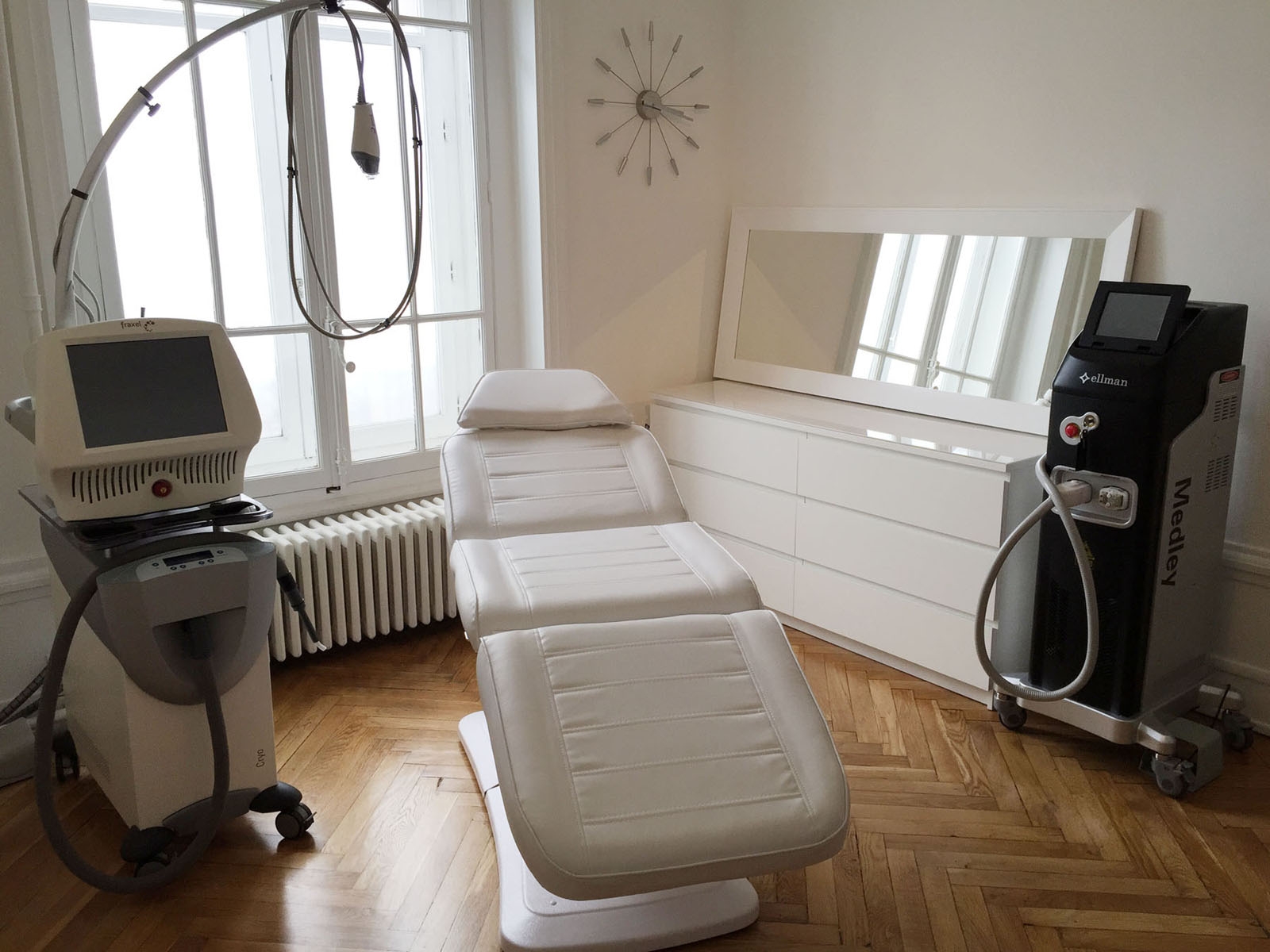 Salle de soins laser Fraxel au centre médical esthétique Néodermage de Lyon